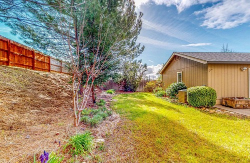 Quail Ridge House | Centrally Located - Grill & Dual-Sided Fireplace