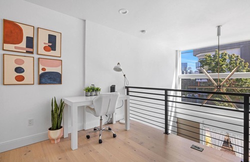 Lower Queen Anne House | Centrally located, modern Seattle townhome breathtaking SpaceNeedle views!