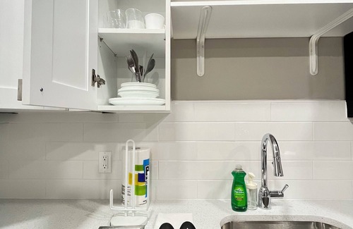 Town N County Park Apartment | Centrally located modern studio W/D in fabulous Tampa close to TPA and highways