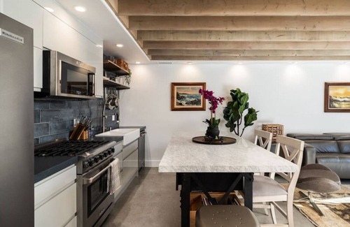 Dana Point House | Centrally located, newly remodeled coastal elegance property with large outdoor living space