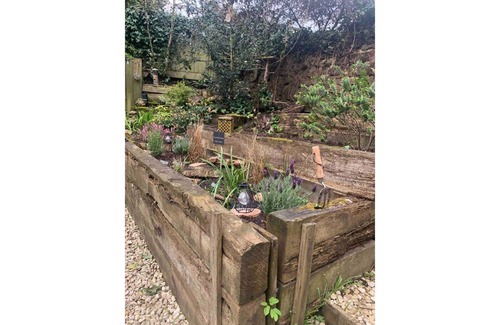 Culworth House | Centrally Located stone cottage with Log Burner