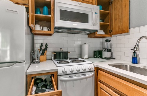 Oklahoma City Condo | Centrally located near Lake Hefner close to a ton of restaurants and shopping