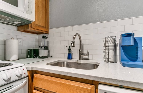 Oklahoma City Condo | Centrally located near Lake Hefner close to a ton of restaurants and shopping