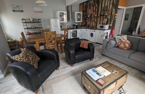 Monpazier House | Centre of beautiful Monpazier with pool - One Bedroom ground floor
