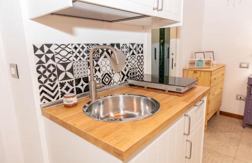 Santa Maria Apartment | [Centro Storico] Redmood House a 5 min dal mare, Wi-Fi, A/C e Netflix