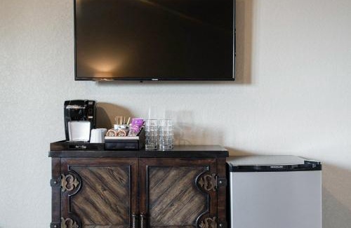 Spring Branch House | Century Oak House - Casita A