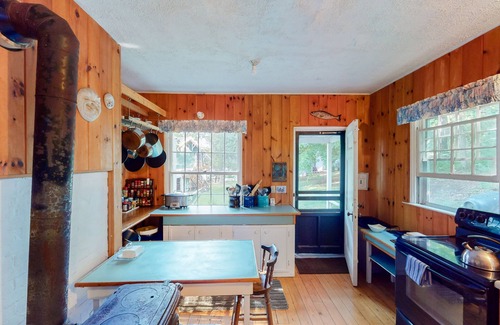 Charlotte Cottage | Century-old lakefront Victorian on a private island with boats & beach - dogs OK