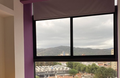 San Salvador de Jujuy Apartment | Cercano al centro de la ciudad pero en un barrio tranquilo, rodeado de árboles.