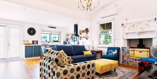North Bendigo House | CERULEAN HOUSE - Iconic Renovated Period Home - Close to Everything