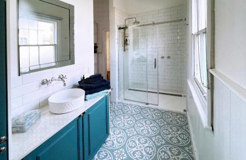 North Bendigo House | CERULEAN HOUSE - Iconic Renovated Period Home - Close to Everything