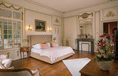Saint-Hilaire-Saint-Florent Bed & Breakfast | Château des Orchidées en Val de Loire