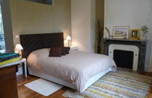 Parennes Bed & Breakfast | Château XIXe avec parc, chambres spacieuses et petit déjeuner local, proche forêt et cité médiévale - FR-1-410-411