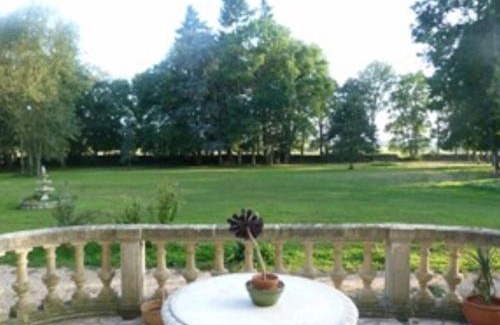 Parennes Bed & Breakfast | Château XIXe avec parc, chambres spacieuses et petit déjeuner local, proche forêt et cité médiévale - FR-1-410-411