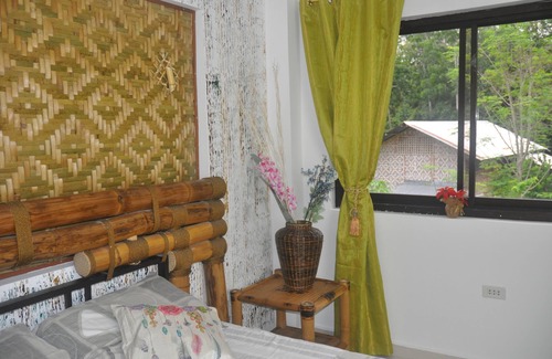 Tagbilaran House | CH1 NICE ROOM WITH PRIVAT BATHROOM IN LUXURY VILLA Fiber internet unlimited