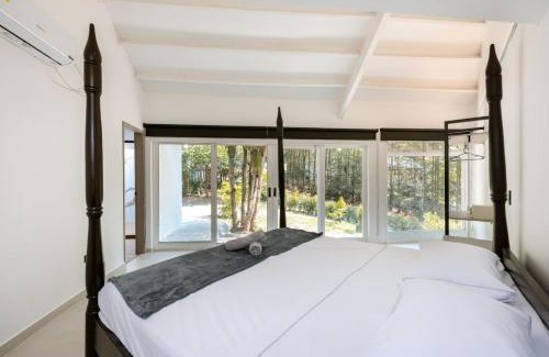 Alejandria House | CH105 Poblado 7BR Villa Jacuzzi AC 24 hours Security