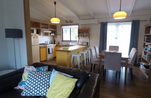Inverloch House | Cha Cha, a Pet Friendly property close to the Beach!