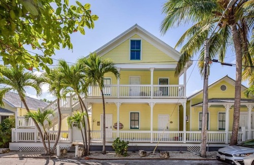 Old Town Condo | Chagall’s Corner | Newly Remodeled!