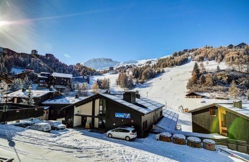 Plagne 1800 Ski Chalet | Chalet, 200m from ski slopes, 2nd floor, balcony, tv, ski locker, 150m², La Plagne