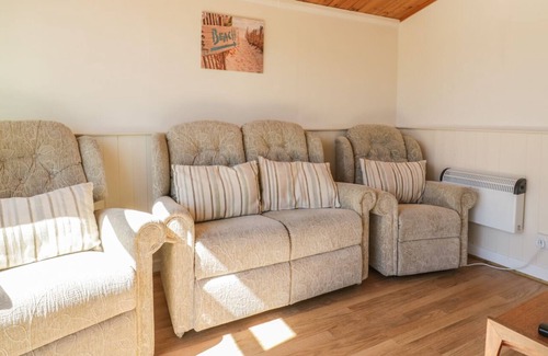 Padstow Ski Chalet | CHALET 209, family friendly, with a garden in St Merryn