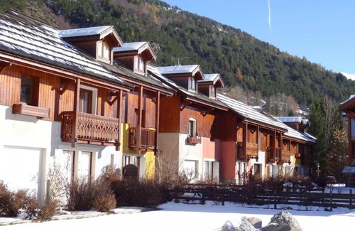 La Salle-les-Alpes Ski Chalet | Chalet, 300m from ski slopes, terrace, parking, tv, 47m², Serre Chevalier