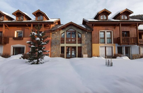 La Salle-les-Alpes Ski Chalet | Chalet, 300m from ski slopes, terrace, parking, tv, 45m², Serre Chevalier