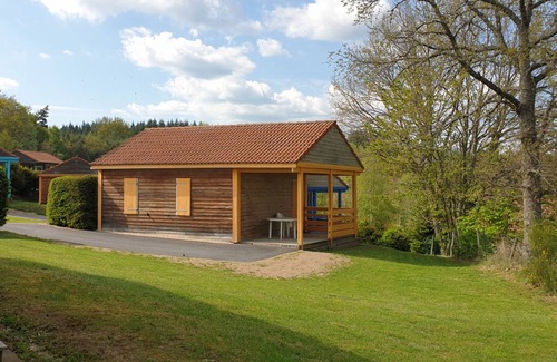 Blavignac Ski Chalet | Chalet "Ancolie Pour 6 Prix Semaine" with Mountain View, Shared Pool & Wi-Fi