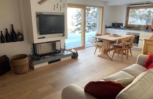 Teola Ski Chalet | Chalet Anton: an oasis in the greennery and snow
