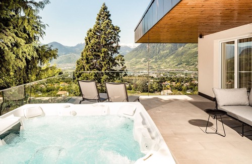 Schenna Apartment | Chalet "Apt. Penthouse - Schenna Chalet" with Pool, Whirlpool and Spa Access