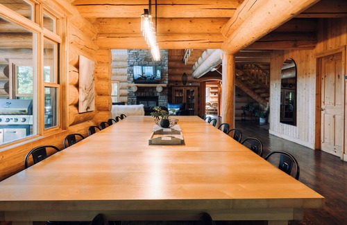 Fiddler Lake Resort Ski Chalet | Chalet Authentik 17: Indoor & Outdoor pools, private Hot tub, Lake and Resort