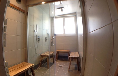 Saint-Jean-dʼAulps Bed & Breakfast | Chalet B&B, sleeps 8 - 12, free ski shuttle