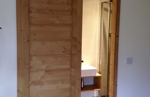 Saint-Jean-dʼAulps Bed & Breakfast | Chalet B&B, sleeps 8 - 12, free ski shuttle