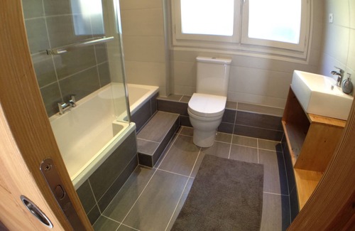 Saint-Jean-dʼAulps Bed & Breakfast | Chalet B&B, sleeps 8 - 12, free ski shuttle