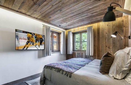 Le Raffort Ski Chalet | Chalet, balcony, fireplace or stove, parking, tv, ski locker, 175m², Méribel