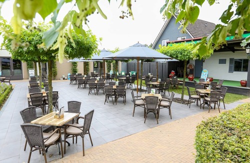 Municipality of Veldhoven Ski Chalet | Chalet by Pond in Eindhoven Holiday Park
