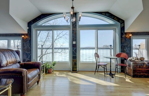Pincourt Ski Chalet | Chalet Chaleureux Sur Le Bord De L'eau Naviguable