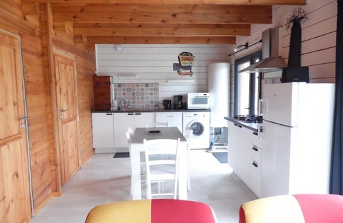 Doue-la-Fontaine Ski Chalet | Chalet cosy climatisé avec parking et Internet
