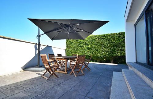 Vilanova House | Chalet de playa con piscina en As Sinas