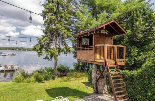 Memphremagog Regional County Municipality Ski Chalet | Chalet directly on the shores of magnificent Lake Lovering