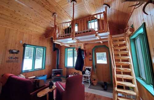 Les Eboulements Cabin | Chalet du cratère de Charlevoix en pleine forêt