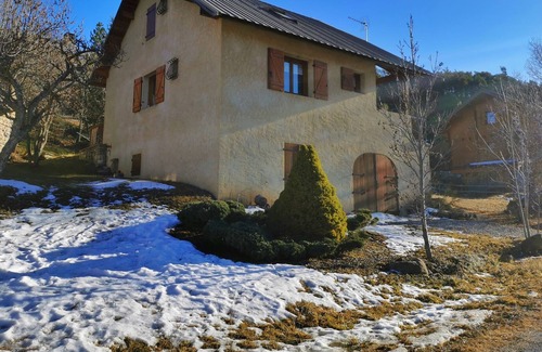 Enchastrayes Ski Chalet | Chalet Familial Avec vue sur la Vallée de L'ubaye