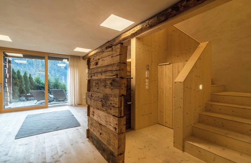 San Martino in Passiria House | Chalet “Ferienhaus im Stadl” with Mountain View, Wi-Fi, Sauna, Terrace & Garden