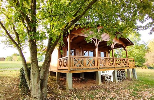 Naucelle Ski Chalet | Chalet for 4 with Terrace and Equipped Kitchen