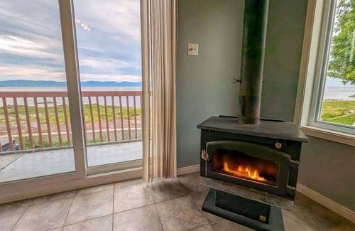 Cap-Saint-Ignace Ski Chalet | Chalet for 7 people - Waterfront | Spa | Fireplace |