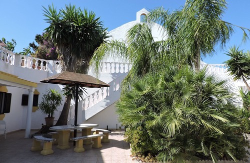 Conil de la Frontera Cottage | Chalet for 14 people at 900 meters from the beach in the Dehesa de Roche in Conil