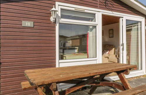 Padstow Ski Chalet | CHALET H1, family friendly in St Merryn