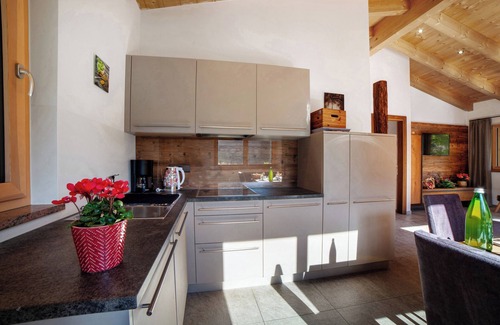 Rifiano Ski Chalet | Chalet 'Hortensie' with Mountain View, Shared Pool and Wi-Fi