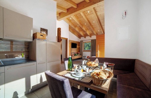 Rifiano Ski Chalet | Chalet 'Hortensie' with Mountain View, Shared Pool and Wi-Fi
