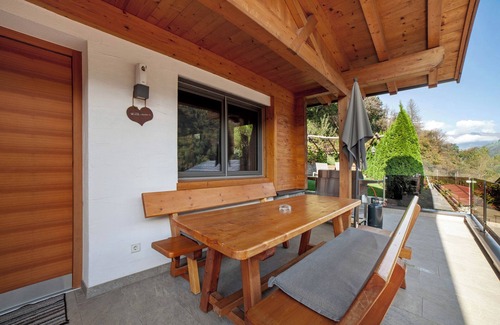 Rifiano Ski Chalet | Chalet 'Hortensie' with Mountain View, Shared Pool and Wi-Fi