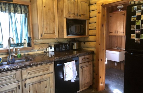 Island Park Cabin | Chalet in forest sleeps 6