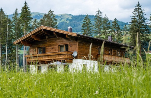 Hollersbach im Pinzgau Ski Chalet | Chalet in Jochberg with Sauna & Mountain Views